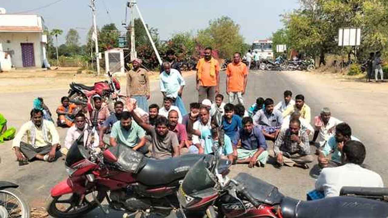 Irrigation water | సాగునీటి విడుదల చేయాలని రైతుల రాస్తారోకో