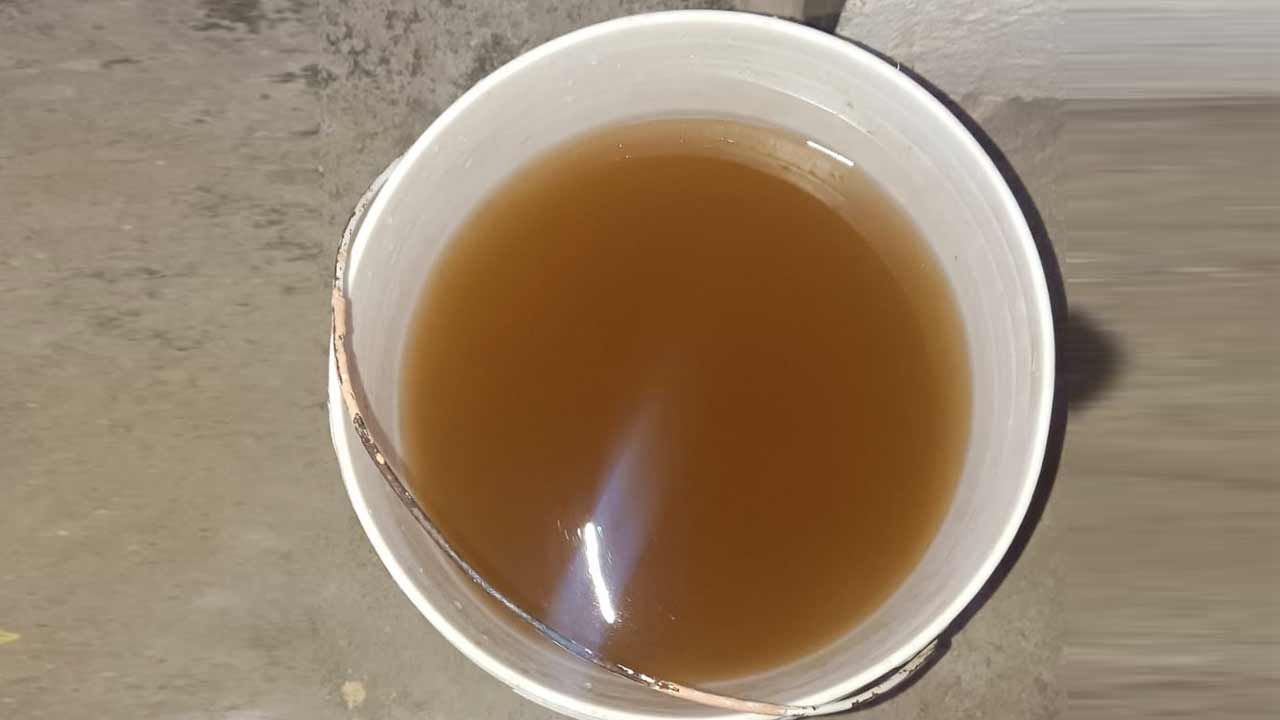 డ్రైనేజ్‌ లీకేజీలతో ఇళ్లలోకి మురుగునీరు.. జలమండలి అధికారులకు స్థానికుల ఫిర్యాదు