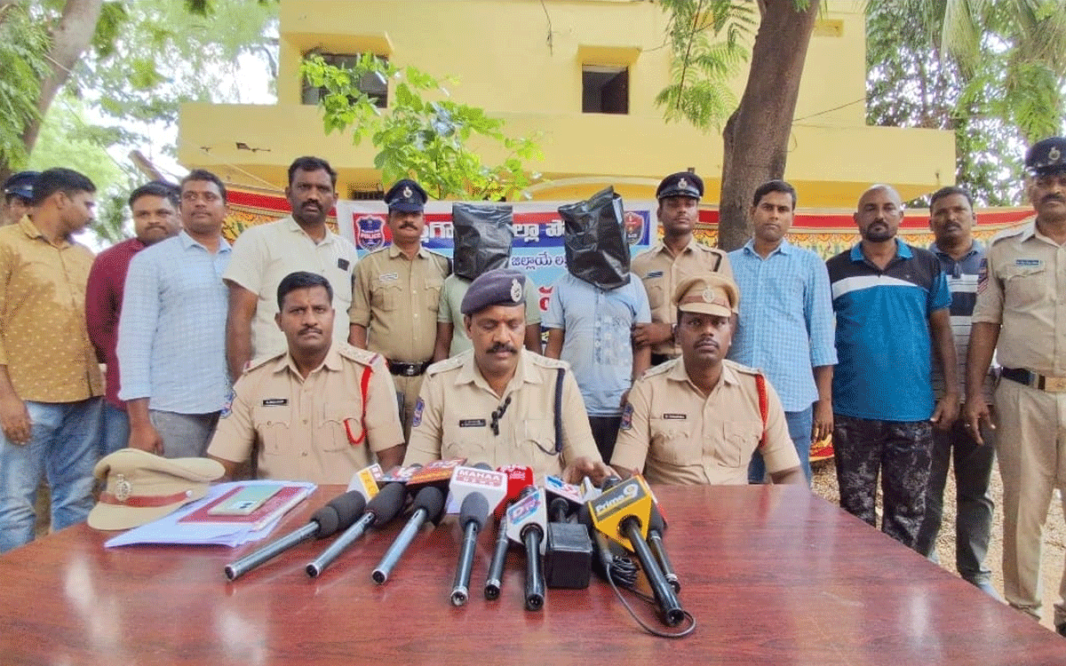 Marijuana : గంజాయి విక్రేతలు ఇద్దరు అరెస్ట్