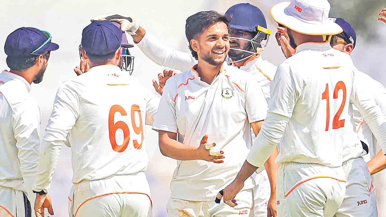 హర్ష్‌ దూబే కొత్త చరిత్ర