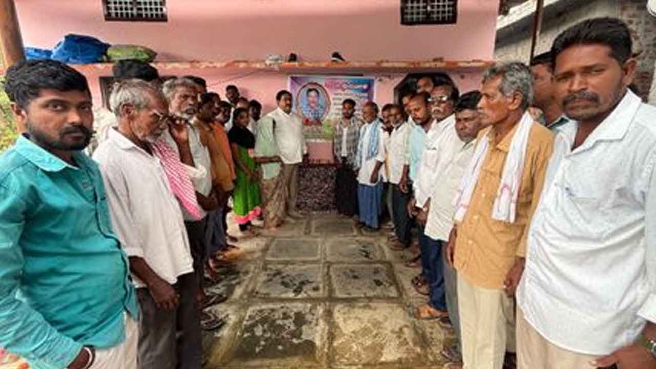 Errabelli | మృతుని కుటుంబానికి మాజీ మంత్రి ఎర్రబెల్లి పరామర్శ