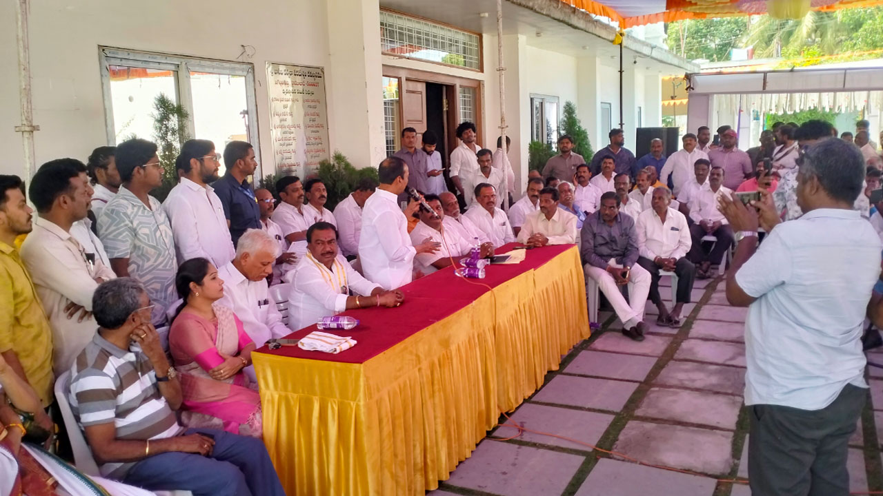 Etala Rajender | ఆల‌యాల‌కు హైడ్రా నోటీసులు.. రేవంత్ స‌ర్కార్‌పై మండిప‌డ్డ ఎంపీ ఈట‌ల