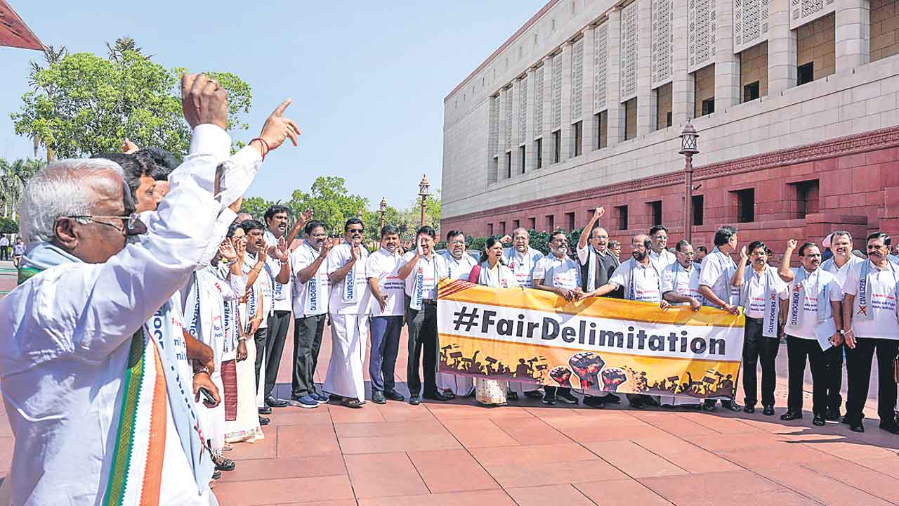 Om Birla | టీ-షర్టులతో సభలోకా?.. డీఎంకే సభ్యులపై లోక్‌సభ స్పీకర్‌ ఓం బిర్లా అసహనం