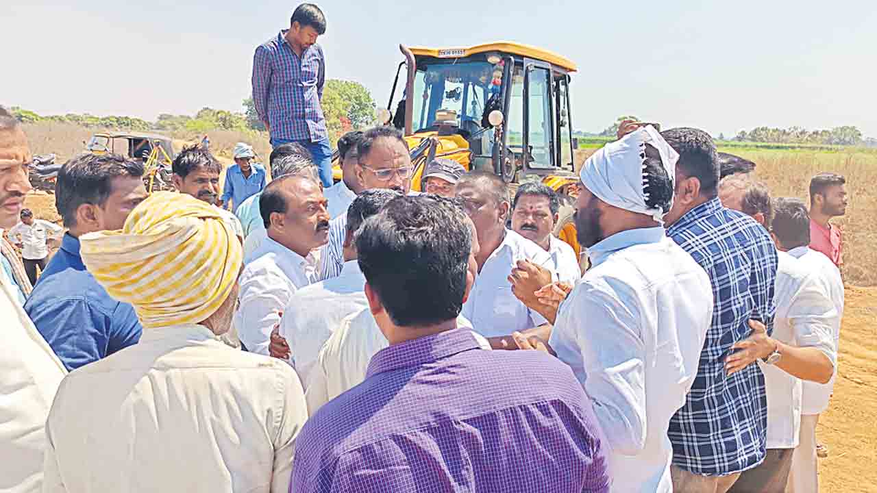 అక్రమంగా నీటిని మళ్లిస్తే ఊరుకోం