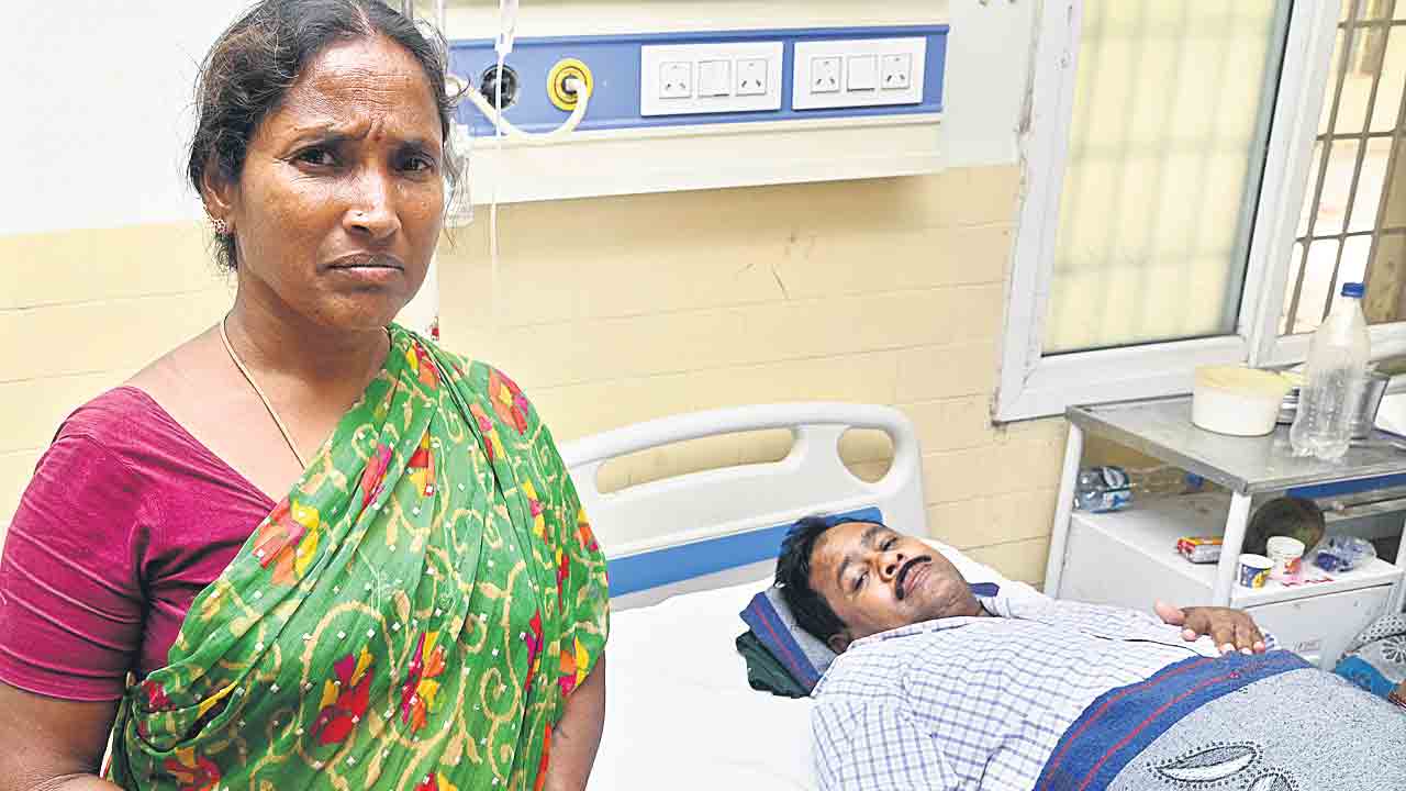 27 ఏండ్ల కింద తండ్రి తీసుకున్న అప్పు కట్టాలని బ్యాంకు వేధింపులు.. ఆత్మహత్యకు యత్నించిన రైతన్న