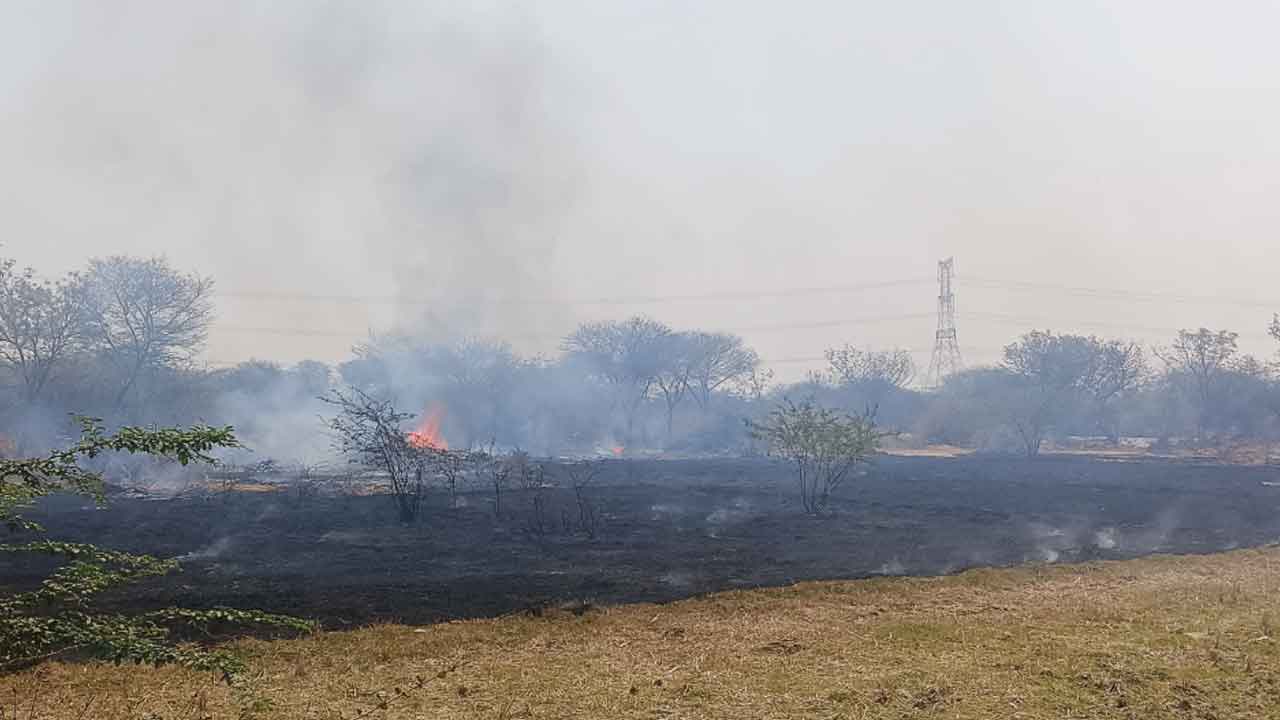 Fire accident | బండ్లగూడెంలో అగ్ని ప్రమాదం.. ఆవులను కాపాడిన రైతులు