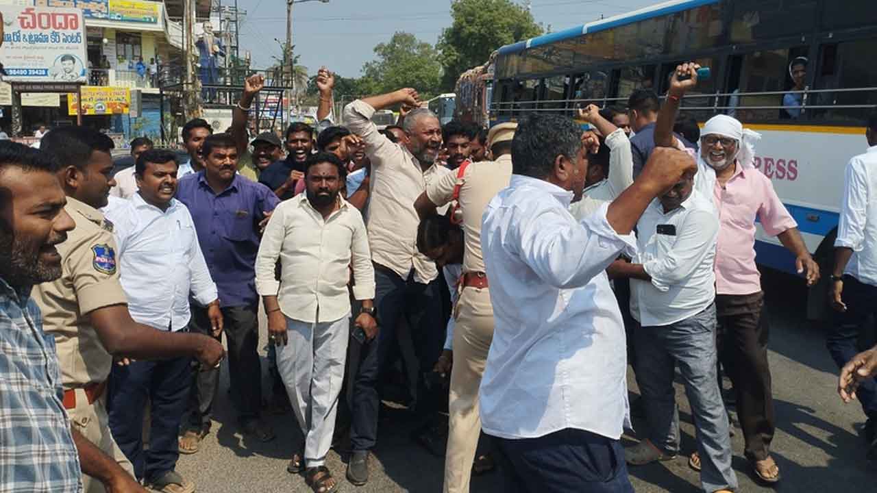 BRS party | రైతు ధర్నాలో ఉద్రిక్తత.. బీఆర్‌ఎస్‌ నాయకులను అరెస్ట్‌ చేసిన పోలీసులు