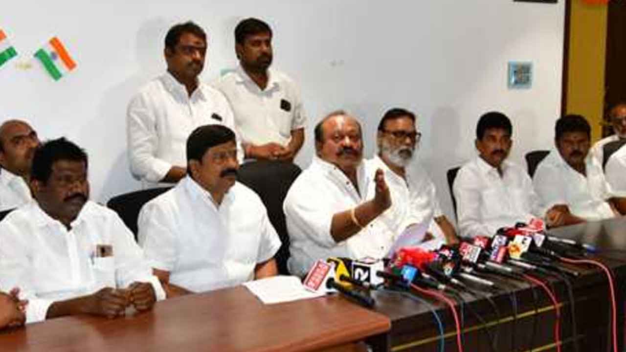 MLA Gangula | మా వాటా సాగునీరు రాకపోతే కాలువ గేట్లు పగులకొడుతాం : ఎమ్మెల్యే గంగుల