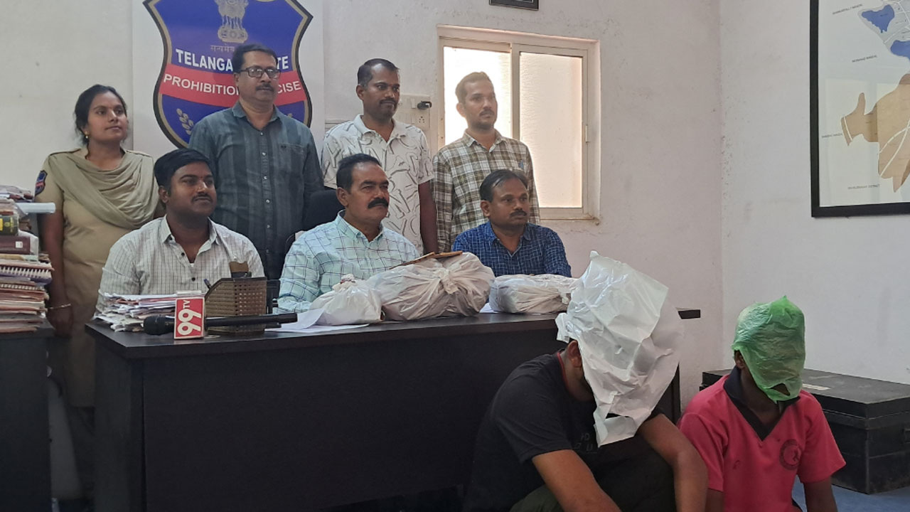 Ganja | ఆరాంఘ‌ర్ చౌర‌స్తాలో 2.3 కేజీల గంజాయి స్వాధీనం