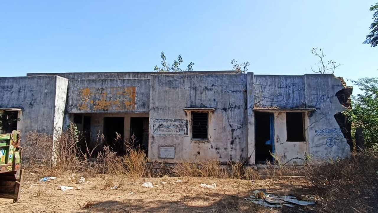 Siddipeta | సర్కారు నిర్లక్ష్యం.. శిథిలావస్ధలో గోడౌన్