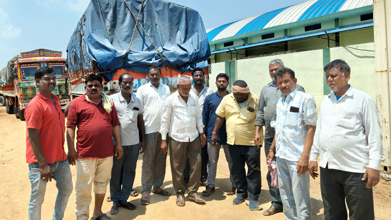 Amarachinta | సివిల్ సప్లై గోదాంలో మంచినీటి సౌకర్యం కల్పించాలి.. కూలీలు, లారీ డ్రైవర్ల విజ్ఞప్తి