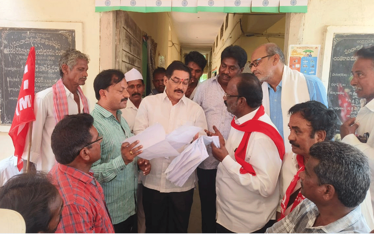 CPM : ఆరు గ్యారంటీలను అమ‌లు చేయాల‌ని ధ‌ర్నా