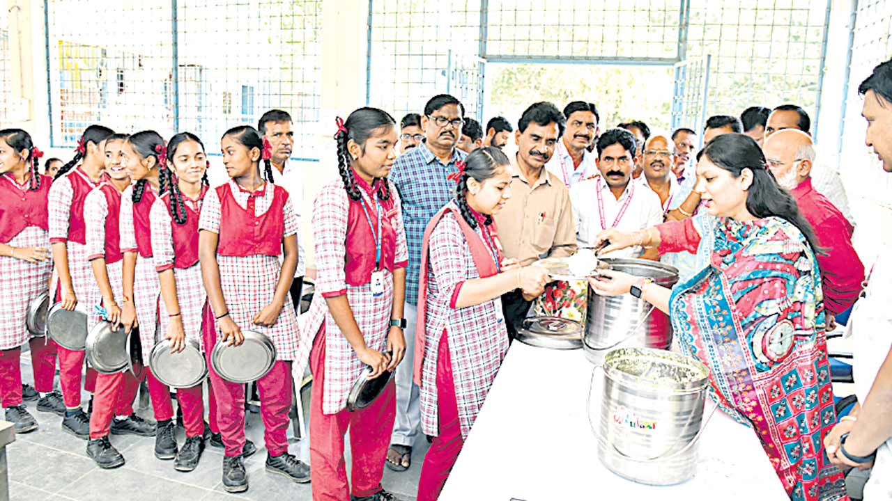 ‘పది’లో ఉత్తమ ఫలితాలు సాధించాలి