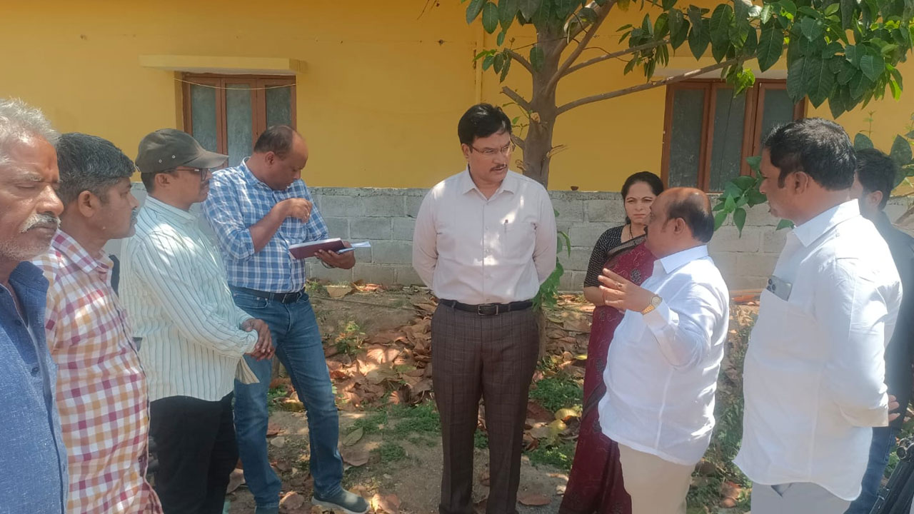 HYDRA | ఎమ్మెల్యే ఆరికపూడి గాంధీ ఆగ్రహం.. గంగారం పెద్దచెరువును పరిశీలించిన హైడ్రా కమిషనర్‌