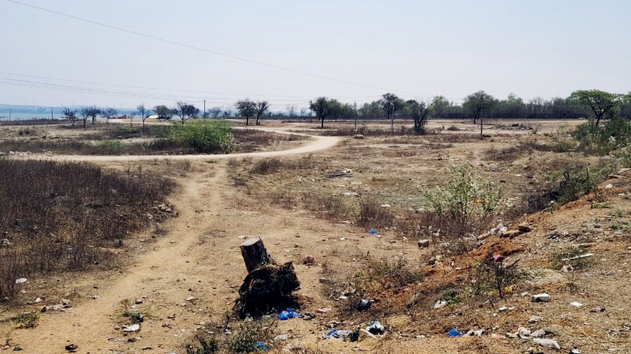 Ibrahimpatnam Lake | నాడు కలకల.. నేడు వెలవెల.. పెద్ద చెరువు ప‌రిస్థితి ఇదీ..