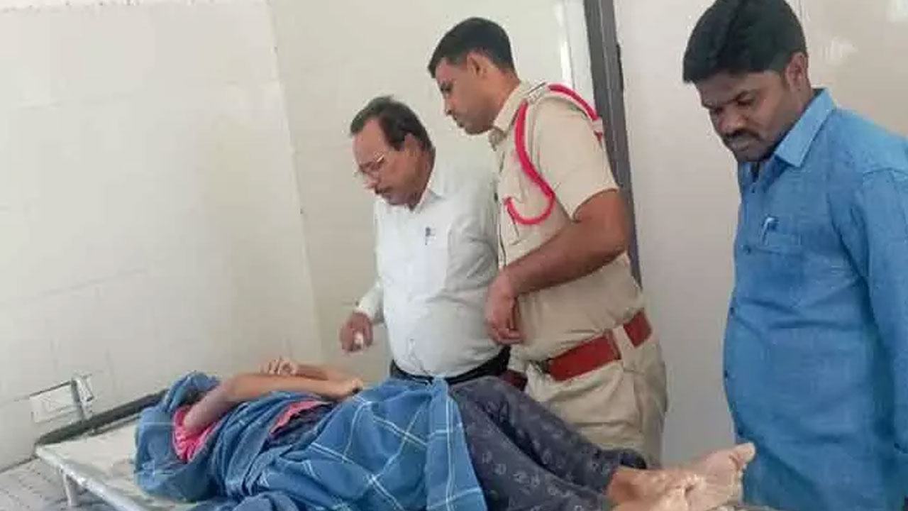 Adilabad | ఇచ్చోడ ఆశ్రమ పాఠశాలలో విద్యార్థిని అనుమానాస్పద మృతి