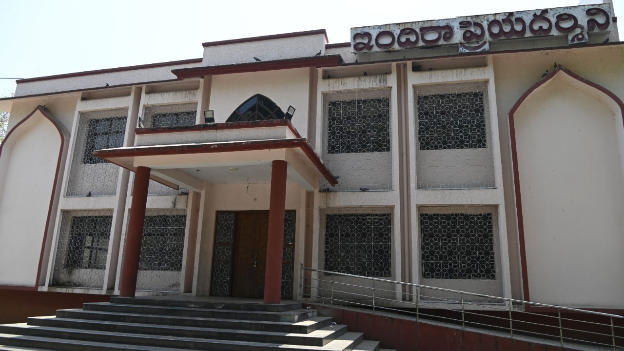 Indira Priyadarshini | మూగబోయిన ఇందిరాప్రియదర్శిని ఆడిటోరియాన్ని తిరిగి తెరిపించండి..