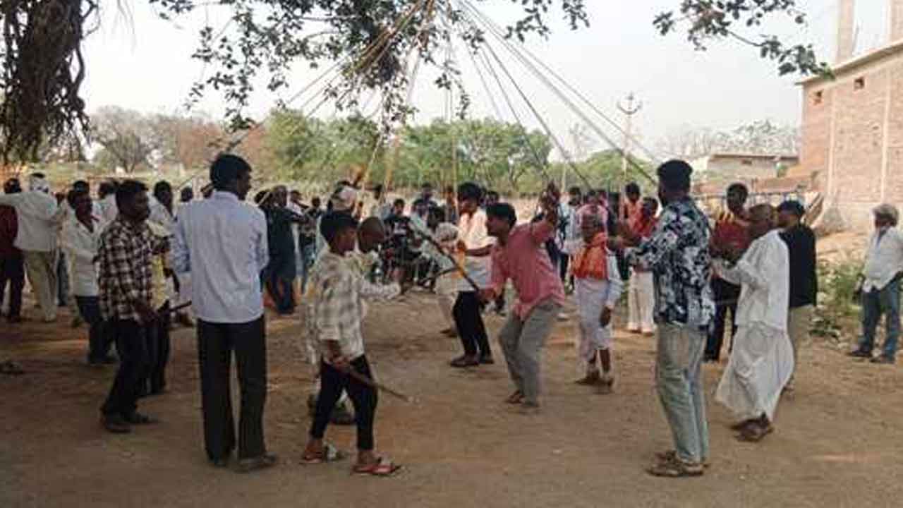 Jada koppulata | నర్మెటలో ఘనంగా జడ కొప్పులాట