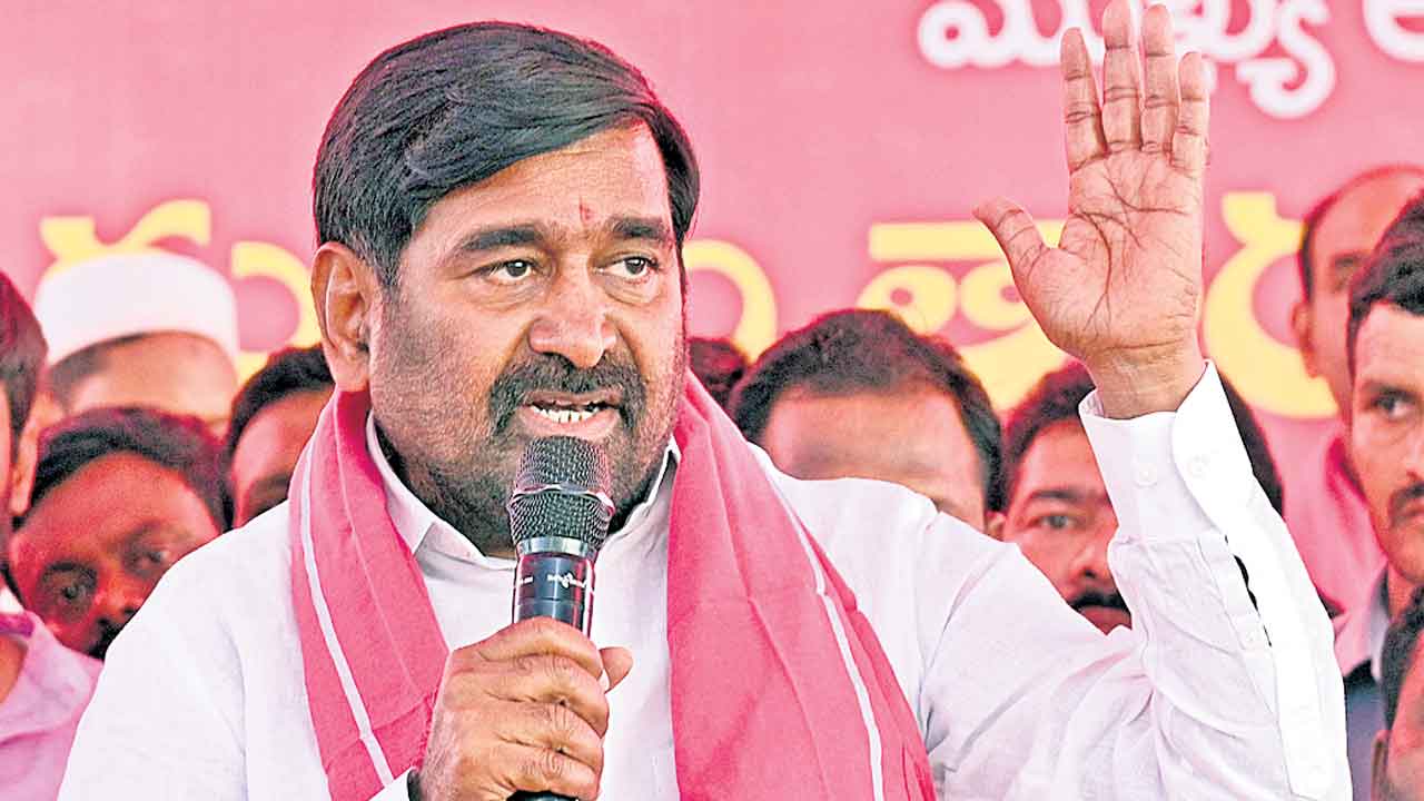 ప్రజలను కాపాడేది కేసీఆరే