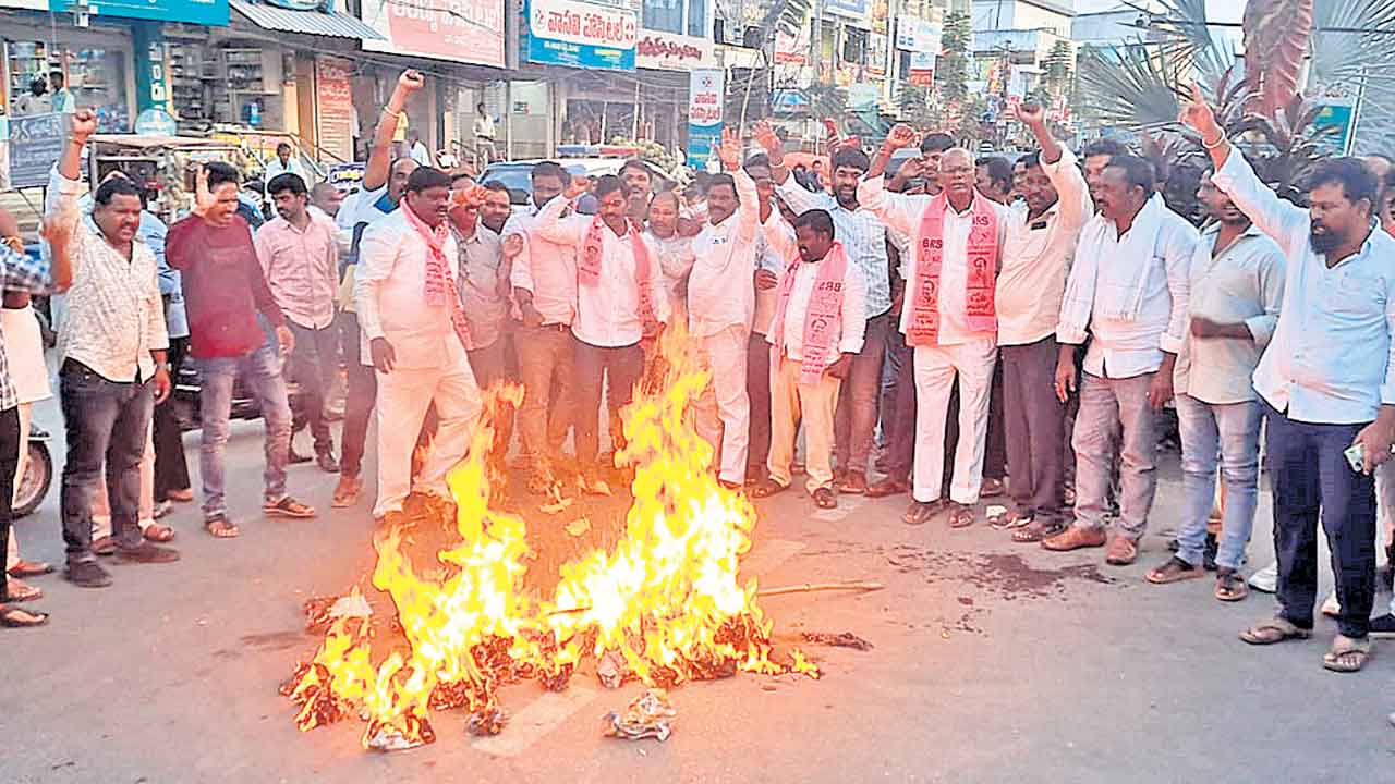 జగదీశ్‌రెడ్డి సస్పెన్షన్‌పై నిరసనల వెల్లువ