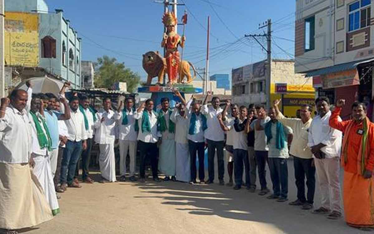 పసుపు రైతులను ఆదుకోవాలి..రైతు ఐక్యవేదిక నాయకుల డిమాండ్