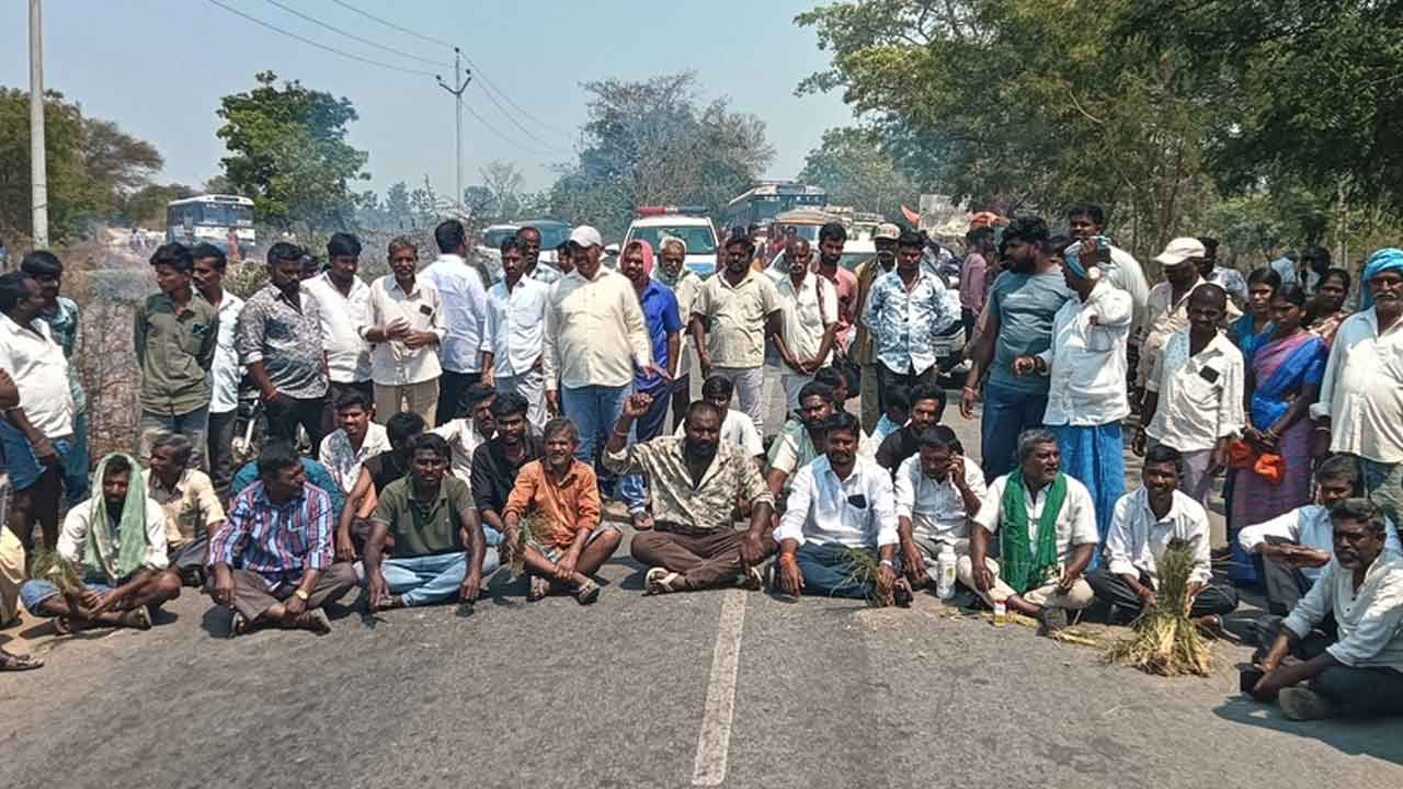 Godavari water | గోదావరి జలాలు విడుదల చేయాలని రైతుల ధర్నా