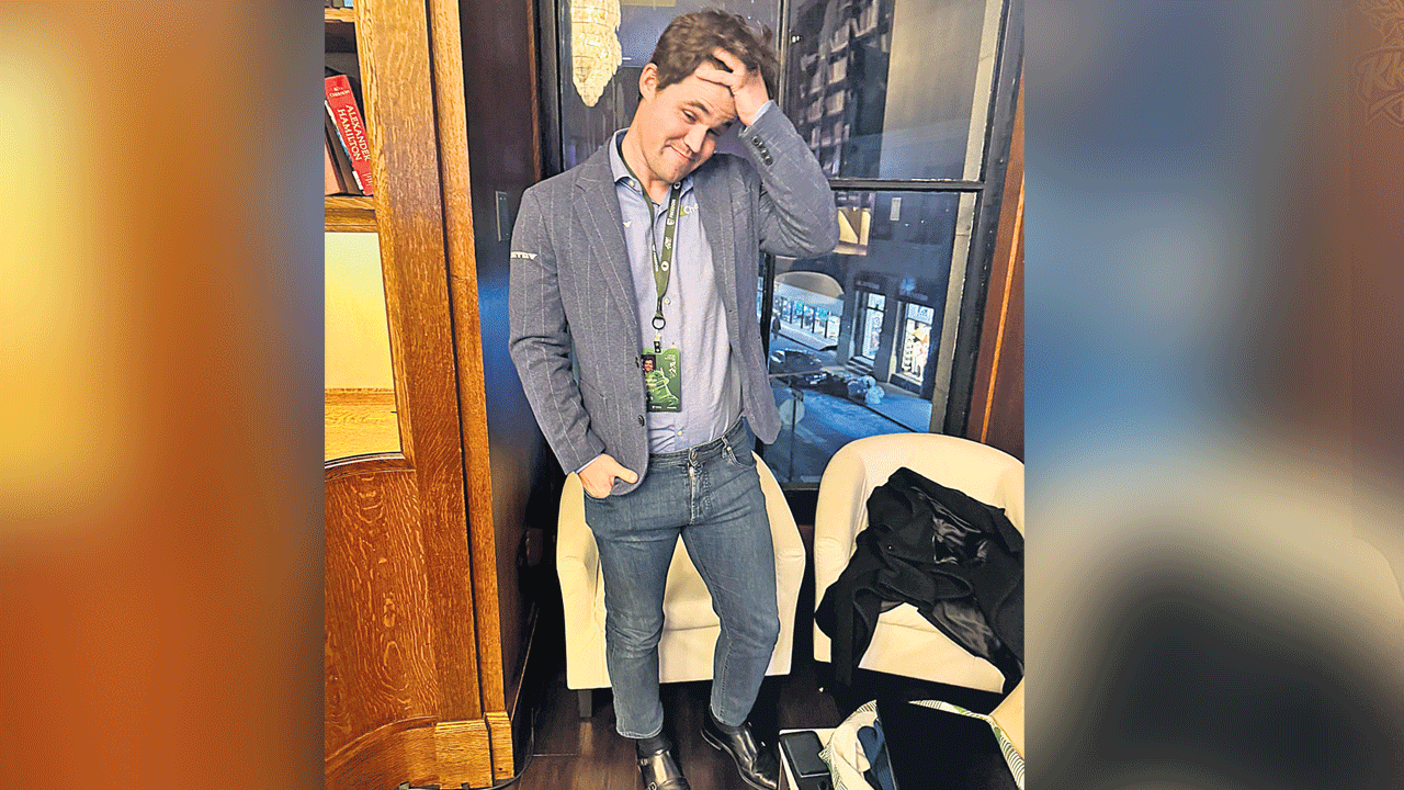 Magnus Carlsen | కార్ల్‌సన్‌ ధరించిన ఆ వివాదాస్పద జీన్‌ ప్యాంట్‌కు 31 లక్షలు