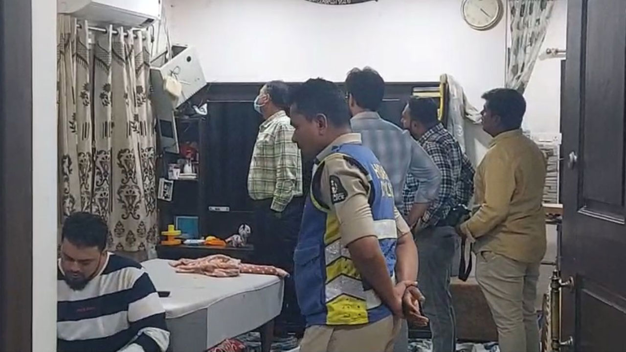 Robbery | ఇఫ్తార్‌ విందుకు వెళ్లివచ్చేసరికి ఇళ్లు ఊడ్చేశారు.. ఫిలింనగర్‌లో భారీ చోరీ