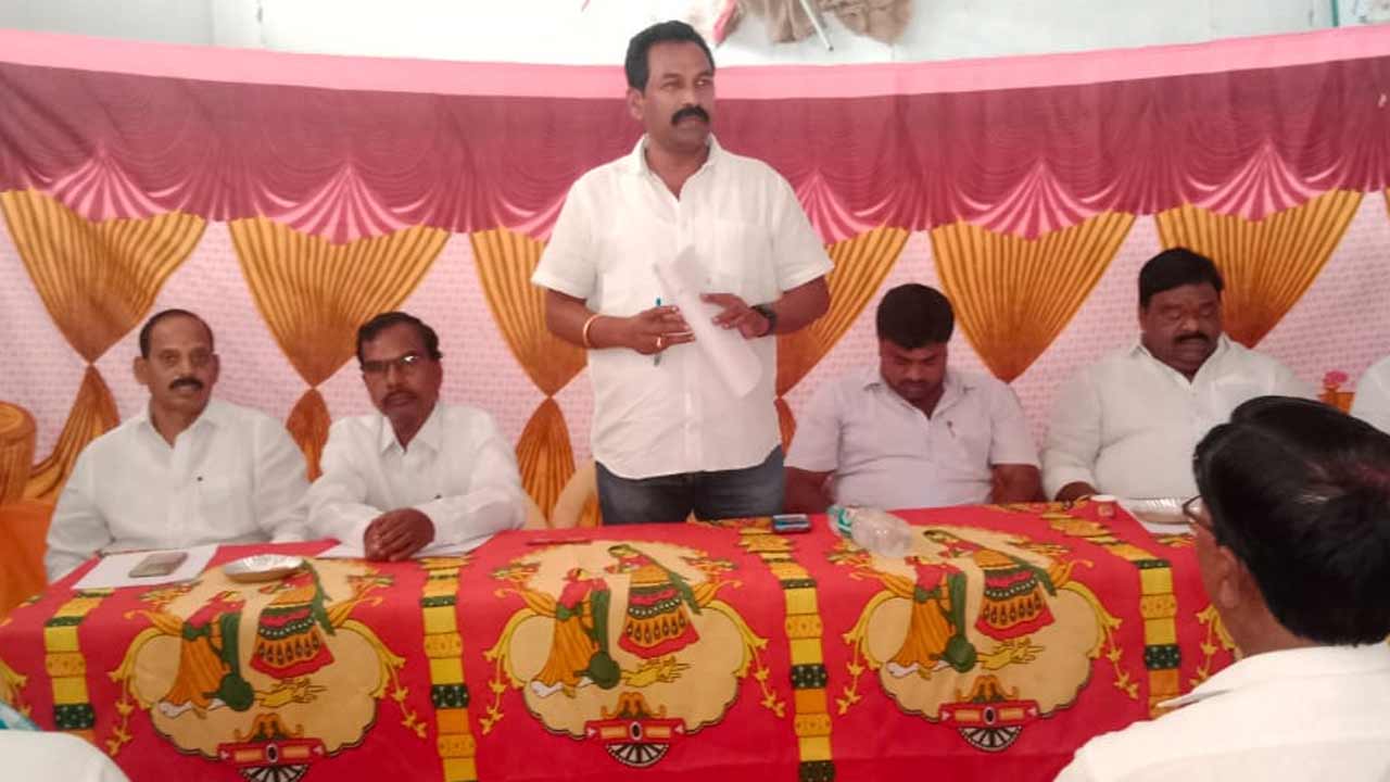 సహకార సంఘాలను ప్రభుత్వమే నిర్వీర్యం చేస్తుంది: సింగిల్ విండో చైర్మన్ కదిరి అశోక్ రెడ్డి