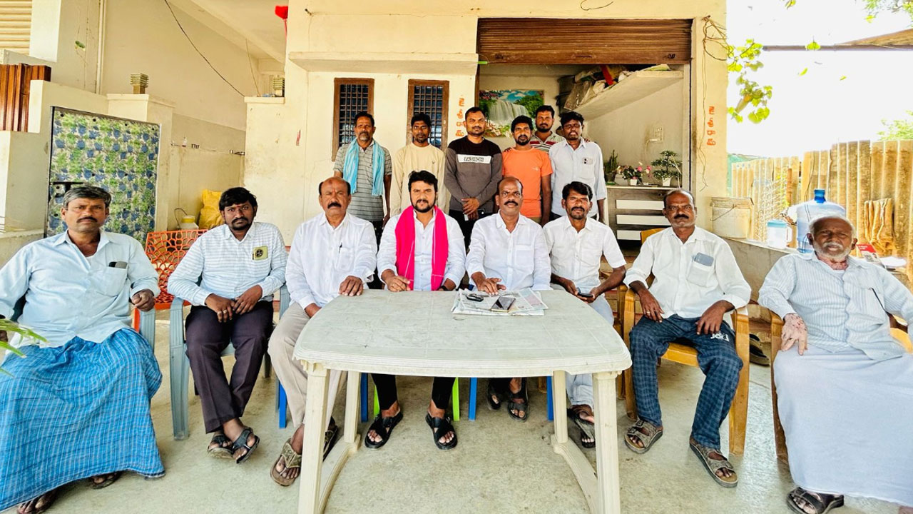 Kadtal | పాల బిల్లులు రాక పాడి రైతుల తీవ్ర ఇబ్బందులు