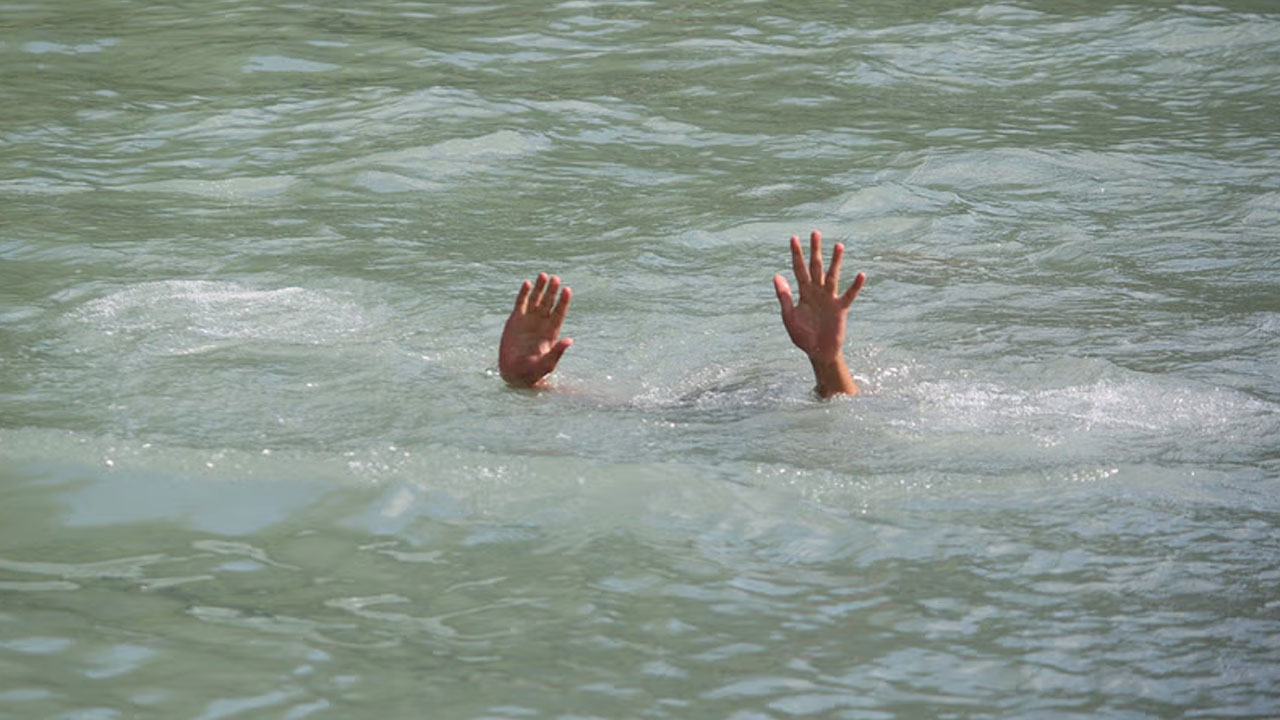 Kamareddy | ఎల్లారెడ్డిలో విషాదం.. చెరువులో మునిగి తల్లి, ముగ్గురు పిల్లలు మృతి