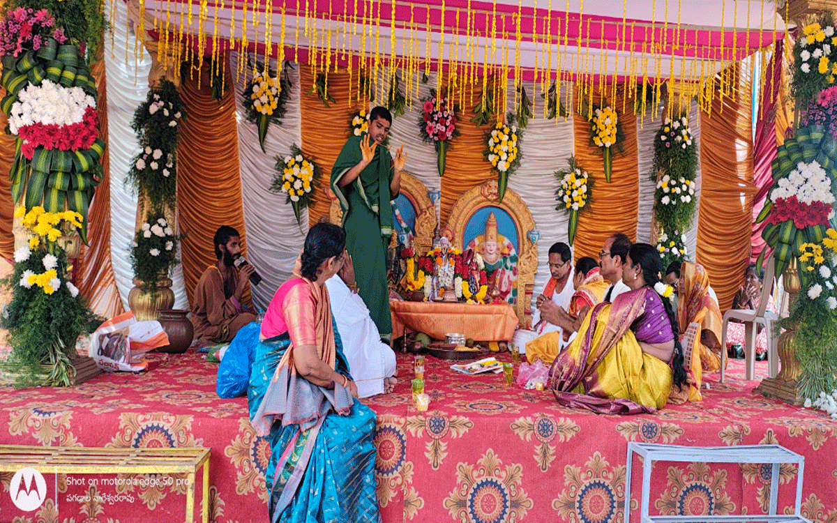 Venkateswara Swamy : కారేపల్లిలో వైభవంగా వేంకటేశ్వర స్వామి కల్యాణం
