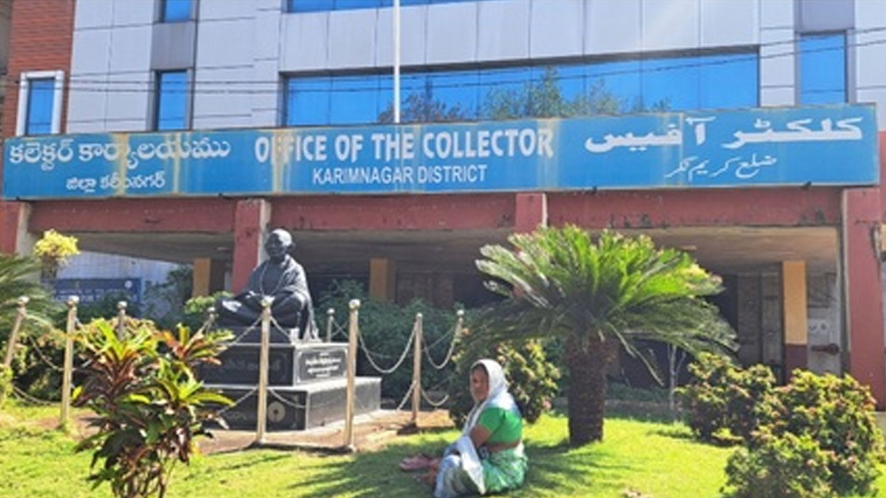 Daily Wage Workers | కలెక్టరమ్మా.. మమ్మల్ని కరుణించమ్మా.. వేతనాల కోసం కార్మికుల ఎదురుచూపులు