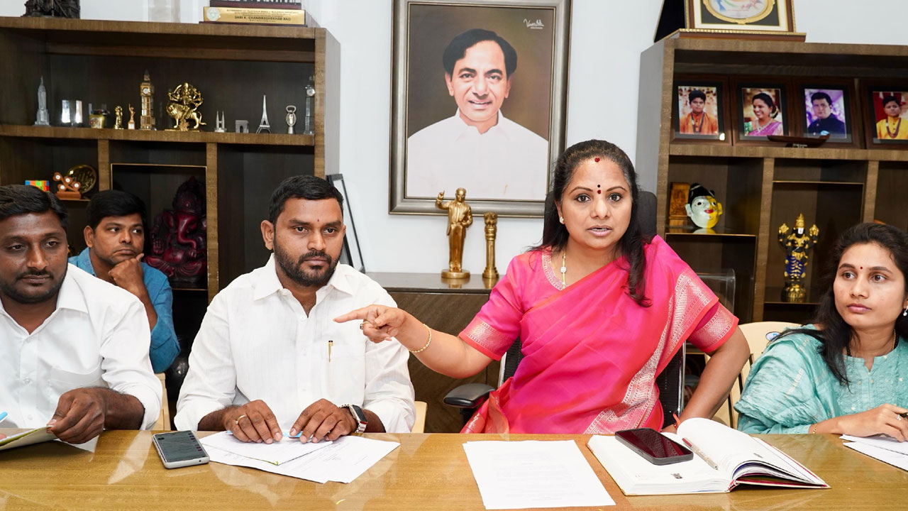 MLC Kavitha | గ్రూప్-1 అభ్యర్థుల అనుమానాలను నివృత్తి చేయాలి.. ఎమ్మెల్సీ క‌విత డిమాండ్