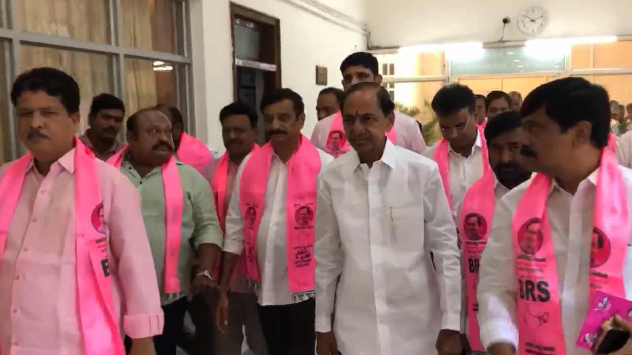 KCR | అసెంబ్లీకి చేరుకున్న బీఆర్‌ఎస్‌ అధినేత కేసీఆర్‌..