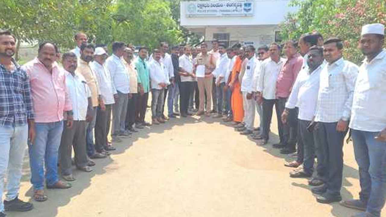 KCR | కేసీఆర్‌, కేటీఆర్ దిష్టి బొమ్మలను దగ్ధం చేసిన కాంగ్రెస్ నేతలపై చర్యలు తీసుకోవాలి