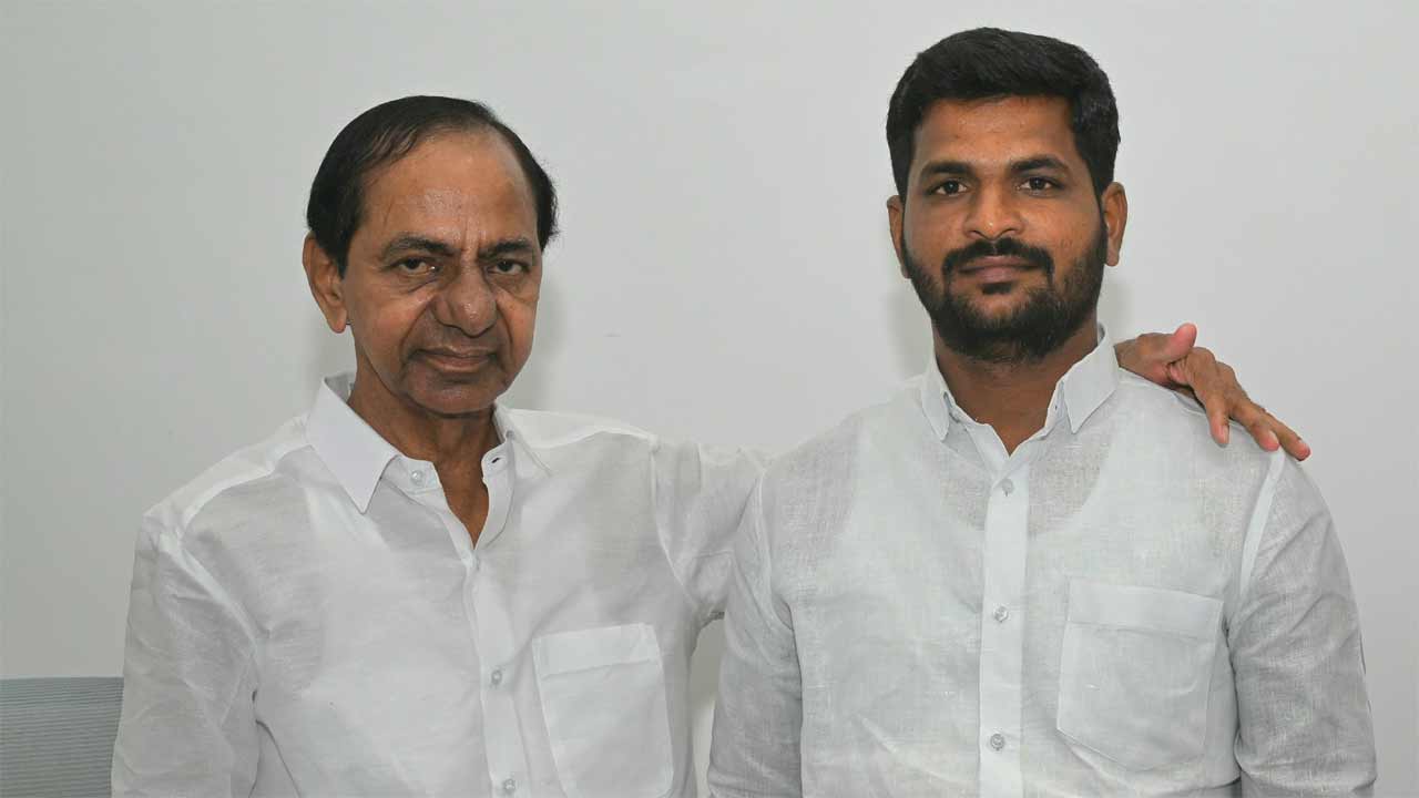 బీఆర్‌ఎస్‌ అధినేత కేసీఆర్‌ను కలిసిన చేగూరి మహేశ్‌