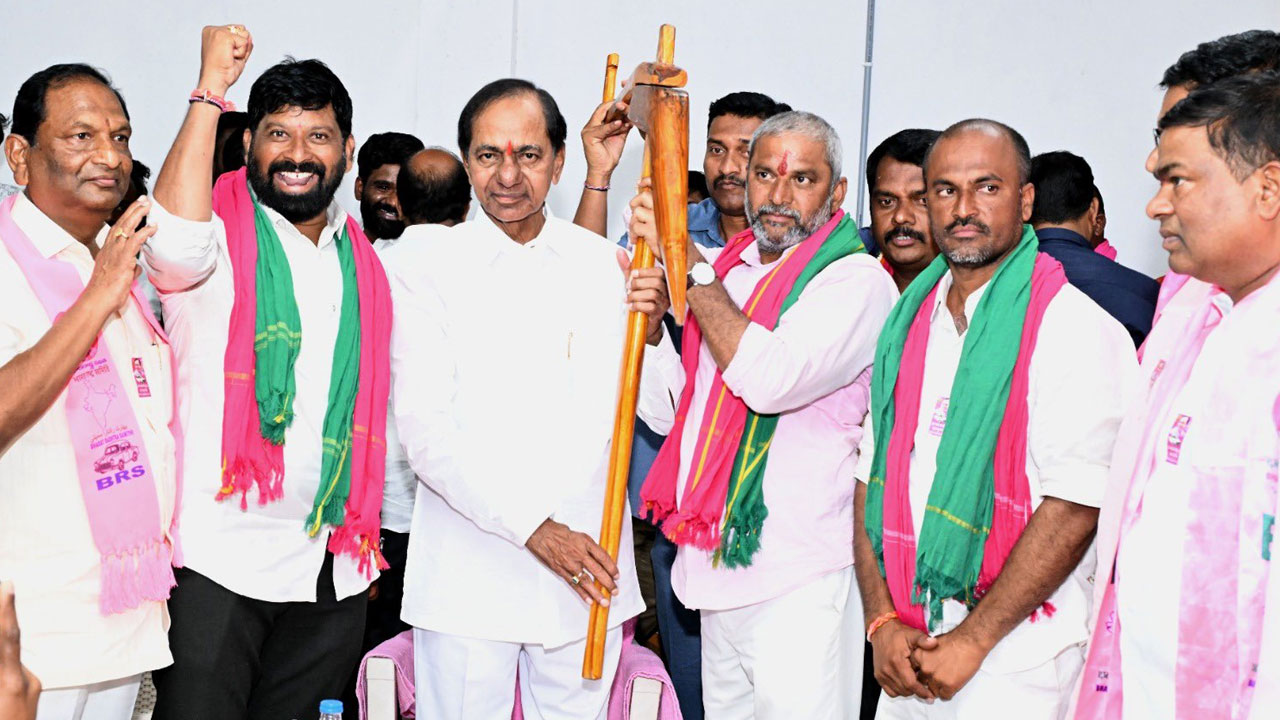 KCR | సింగిల్‌గానే మ‌ళ్లీ అధికారంలోకి వ‌స్తాం.. కేసీఆర్ కీల‌క వ్యాఖ్య‌లు