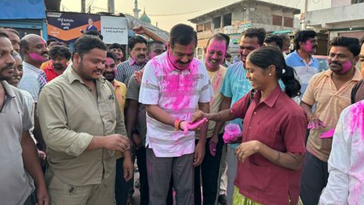 Kollapur | కొల్లాపూర్లో ఘనంగా హోలీ సంబురాలు.. పాల్గొన్న మాజీ ఎమ్మెల్యే