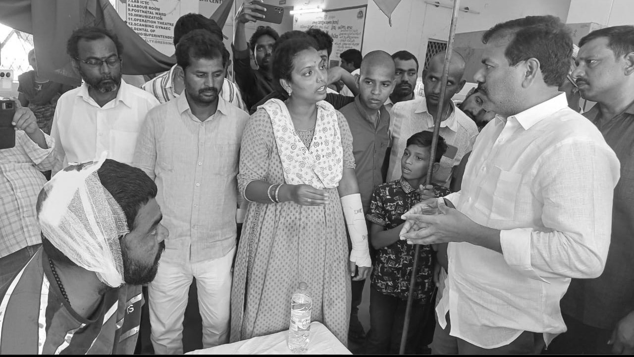 Kollapur | కొల్లాపూర్లో మంత్రి జూపల్లి అండతో ఆగడాలు.. మహిళలపై కాంగ్రెస్ గూండాల దాడి