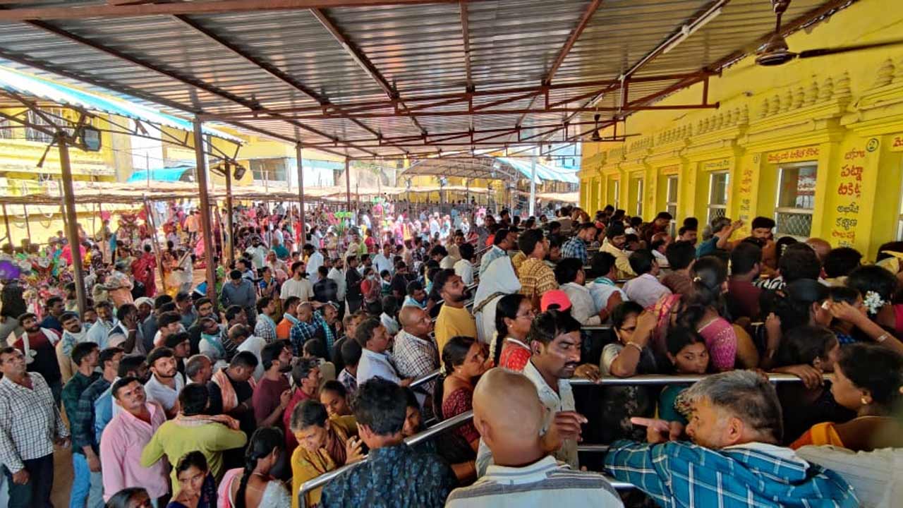 Komuravelli | కొమురవెల్లి మల్లన్నకు కోటి దండాలు.. 8వ ఆదివారం తరలివచ్చిన భక్తజనం