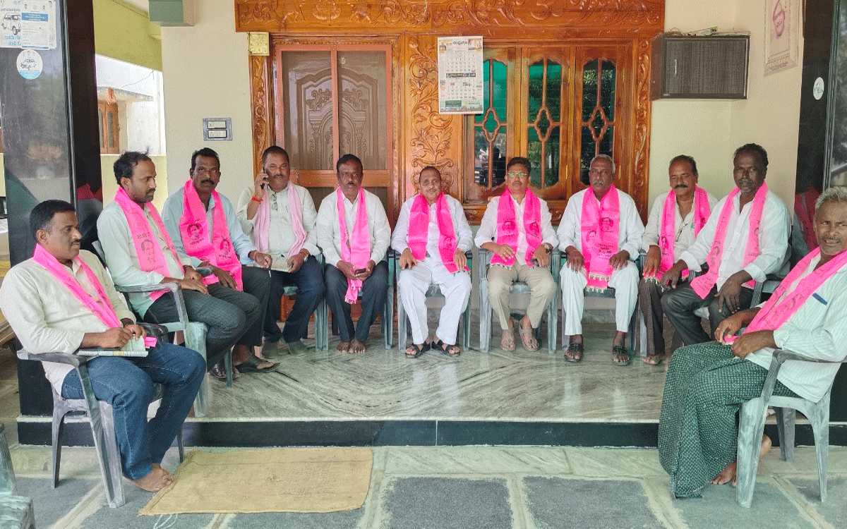 Farmers : న‌మ్మి ఓటేస్తే న‌ట్టేట ముంచిన కాంగ్రెస్ : కొండ‌బాల కోటేశ్వ‌ర్‌రావు