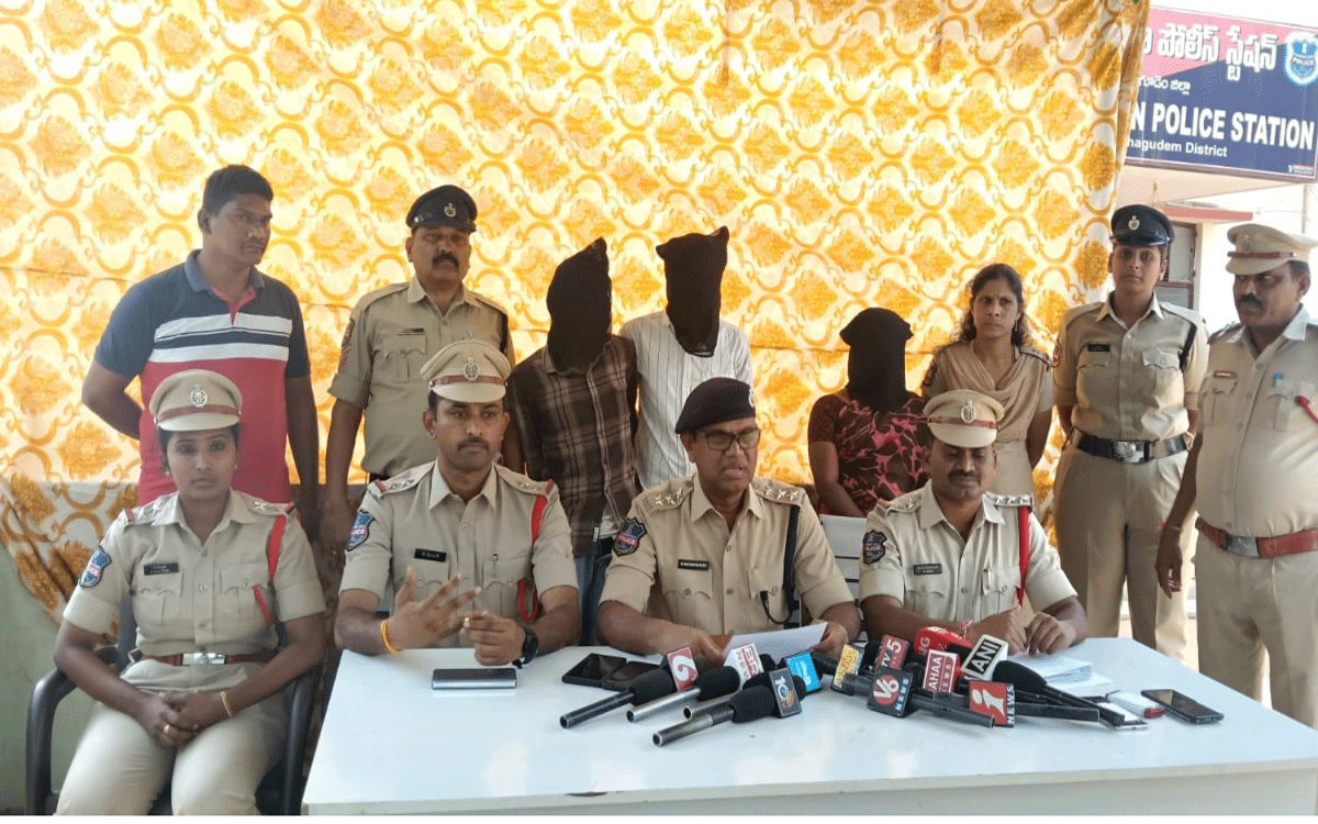 Murder : ప్రియుడితో కలిసి భర్తను చంపిన భార్య