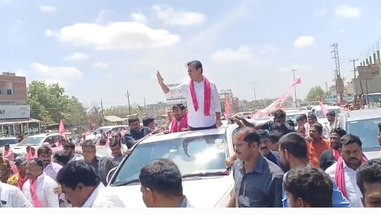 KTR | సూర్యాపేటకు చేరుకున్న కేటీఆర్‌.. పట్టణంలో భారీ బైక్‌ ర్యాలీ