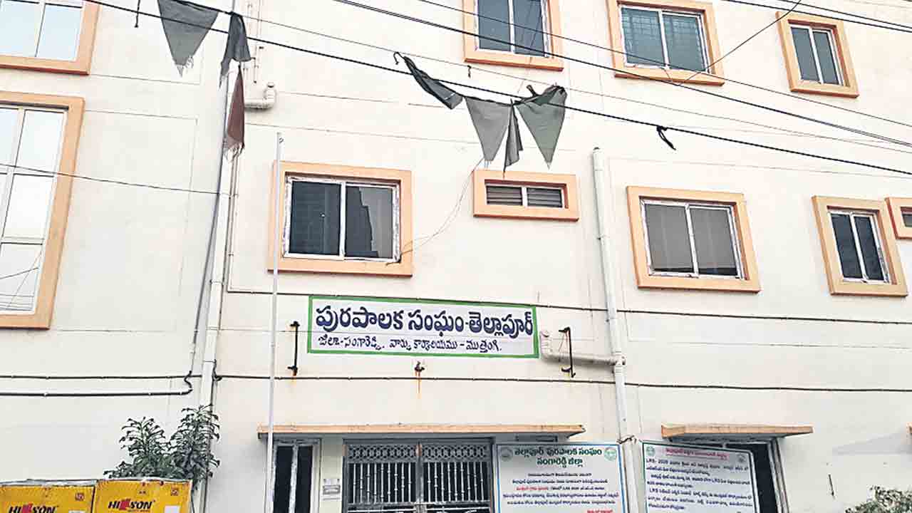 పాత తేదీల్లో పర్మిషన్లు!