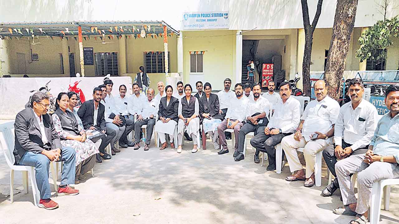 న్యాయవాది హత్యపై నిరసనల వెల్లువ