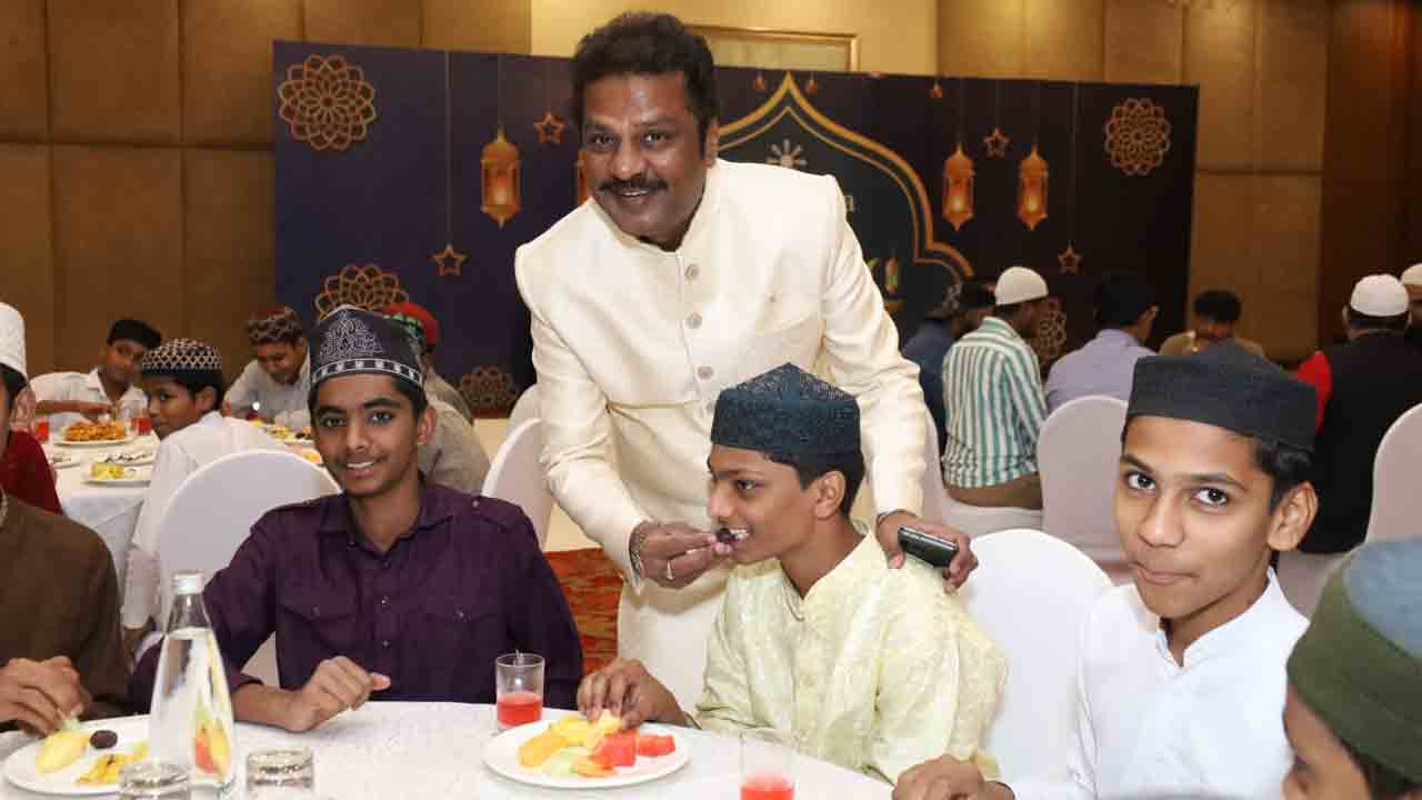 SuchirIndia CEO Lion Kiran | మతసామరస్యానికి ప్రతీక ఇఫ్తార్ విందు: సూచిరిండియా అధినేత లయన్ కిరణ్