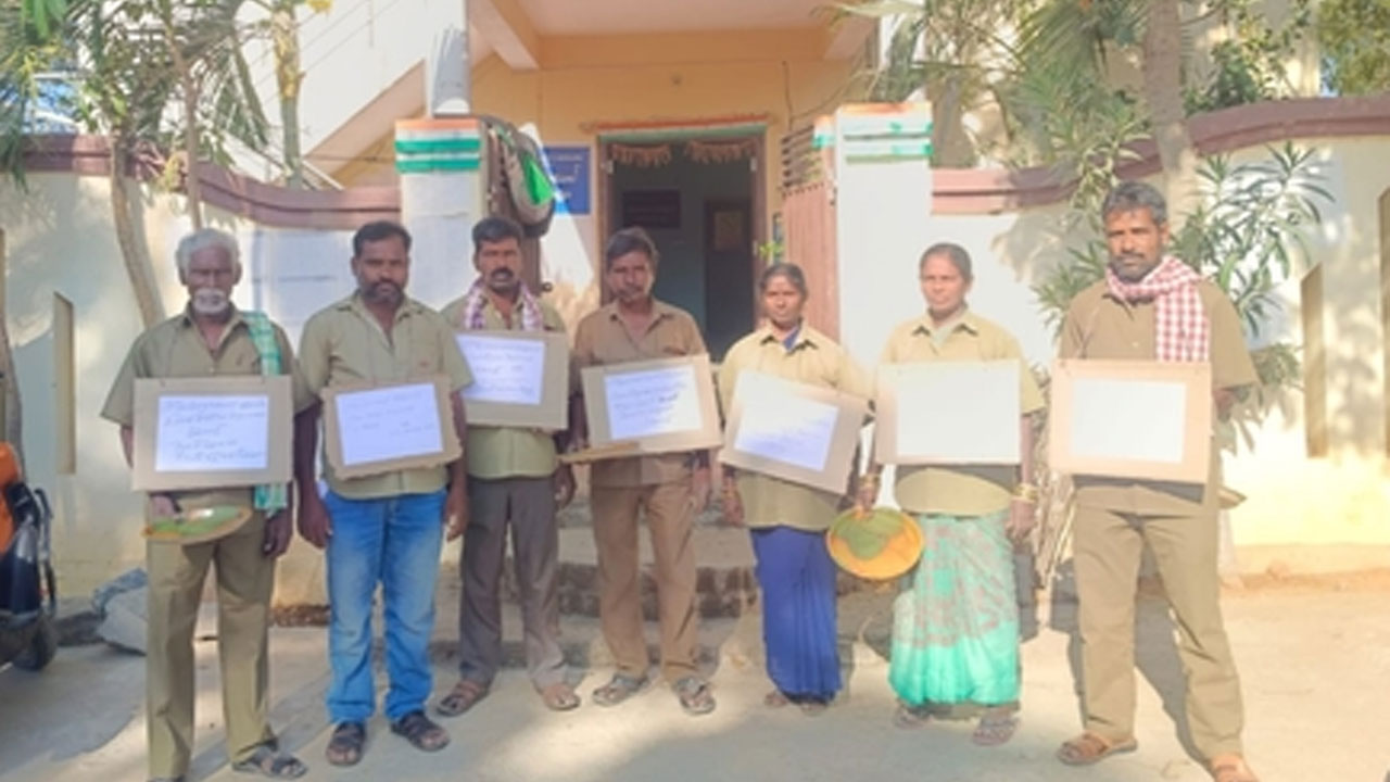 Masaipet | మూడు నెలలుగా రాని వేతనాలు.. పంచాయతీ కార్మికులు నిరసన