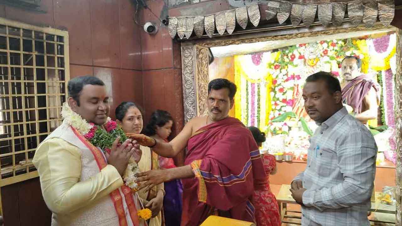 Collector Rahul Raj | దుర్గామాతను దర్శించుకున్న కలెక్టర్ రాహుల్ రాజ్