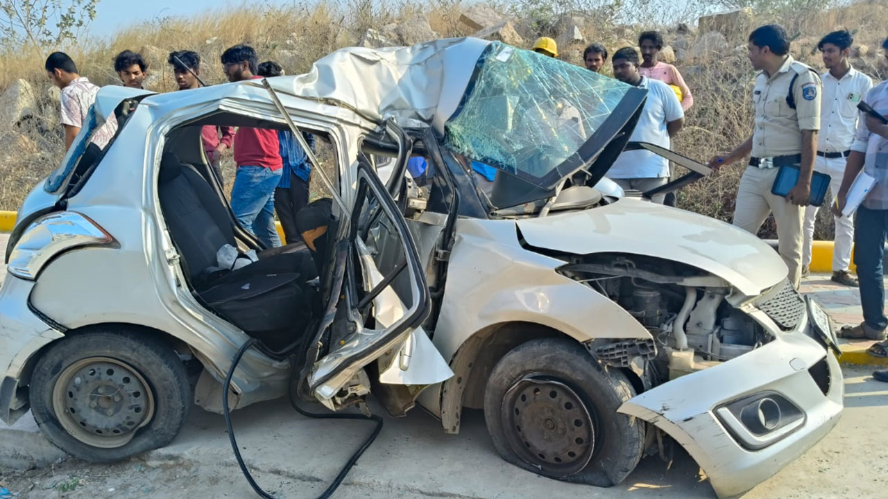 Road Accident | రోడ్డు ప్ర‌మాదంలో ఎంజీఐటీ విద్యార్థి దుర్మ‌ర‌ణం